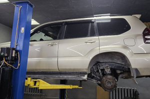 Ремонт задних стоек Ланд Крузер Прадо 120,